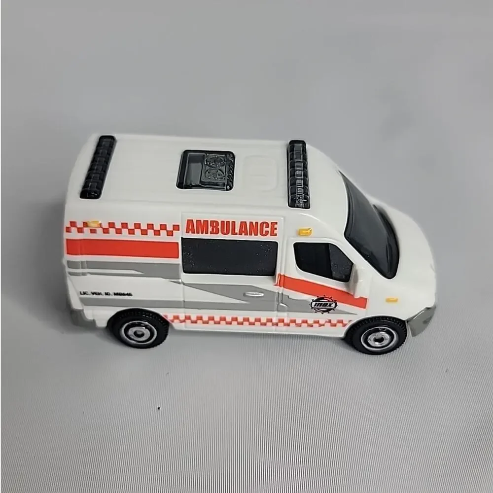 Matchbox Renault‎ Master Ambulance Emergency Van White Diecast 2011